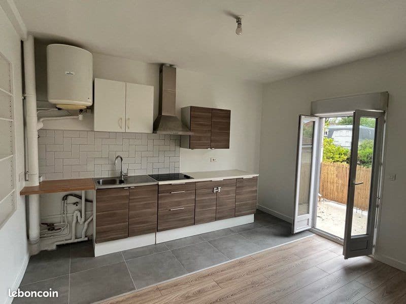 Lumineux 2 p traversant terrasse 5 m2 centre Vitry