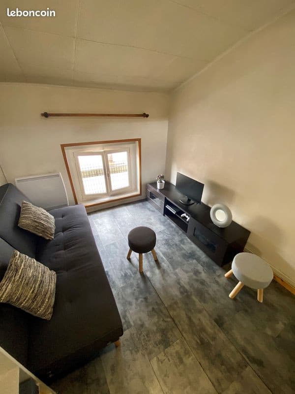 Studio + Mezzanine / rue royale (Lyon 1er)