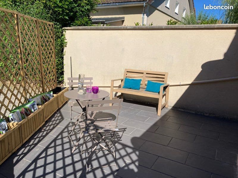 Studio de 10m2 avec terrasse proche gare de la Verrière