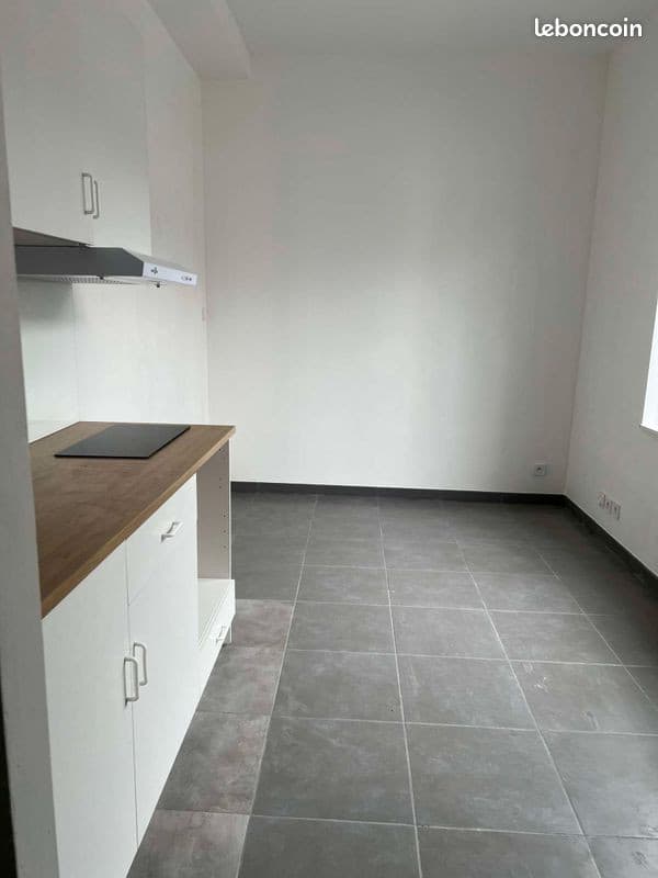 Appartement studio 2eme étages 15m² 470 charges comprises
