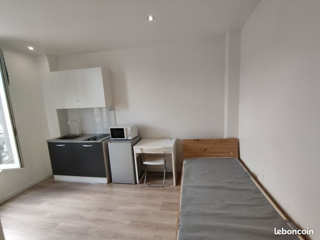 Studio meublé 14,5 m2 proche de gare Gagny RER E