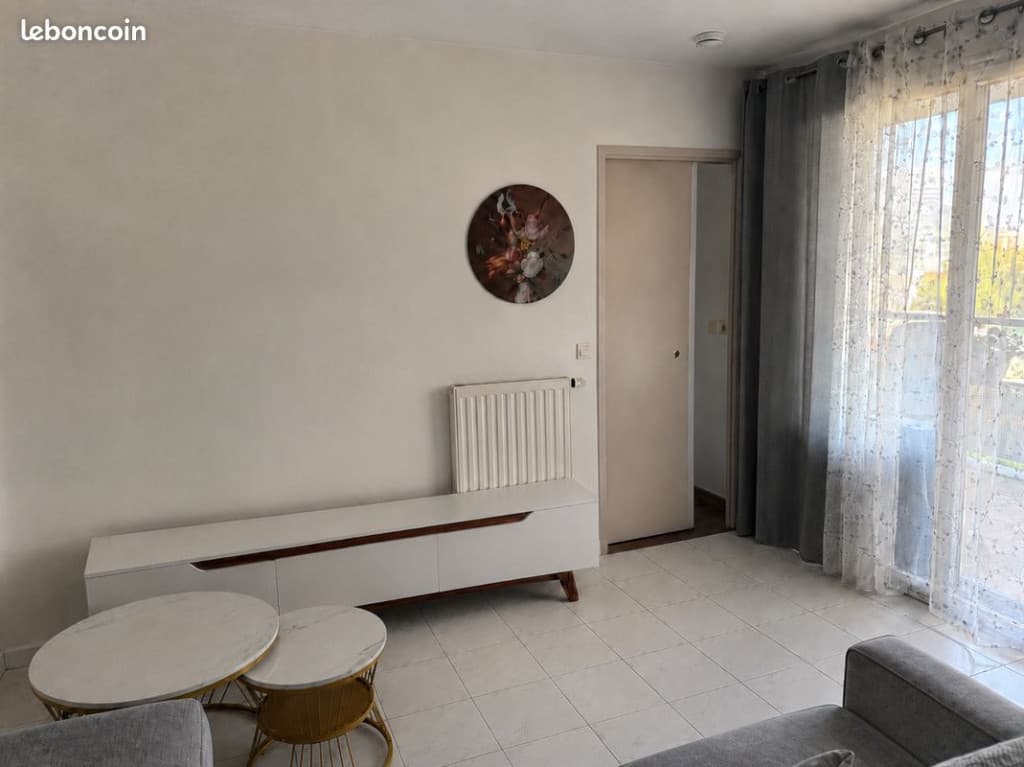 Cergy Préfecture – F2 meublé de 46 m² avec pièce polyvalente