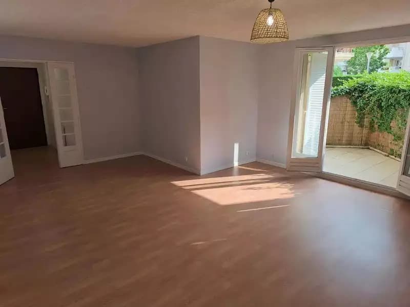 Location appartement 3 pièces 75 m² Mantes-la-Jolie (78200) - Superimmo