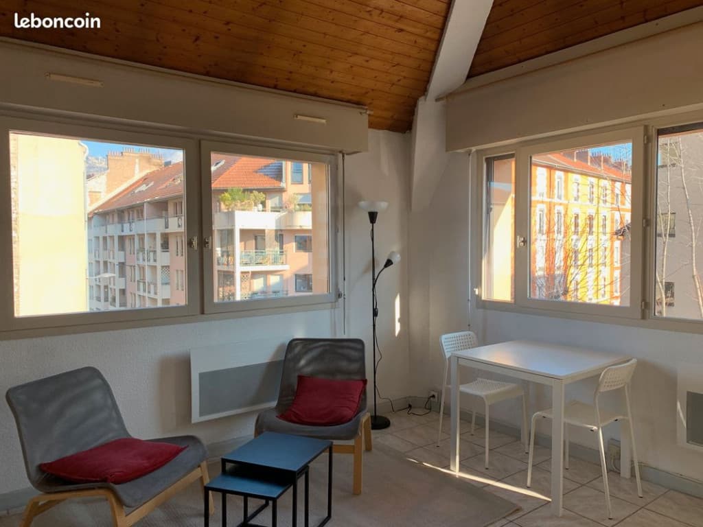 Spacieux studio 29m² dans résidence très calme
