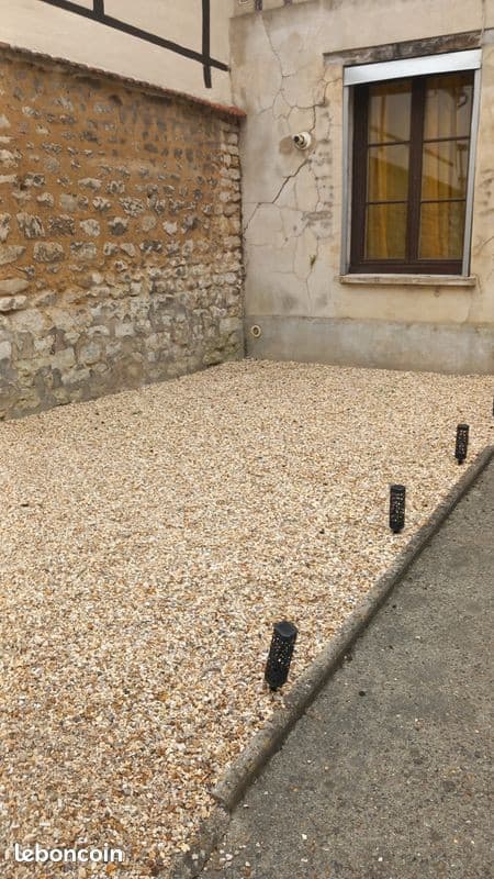 Appartement F1 bis RDC avec cour centre ville