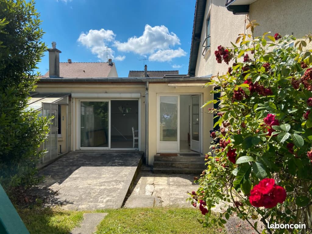 Studio meublé 31 m² avec accès jardin – Proche Cité Descartes