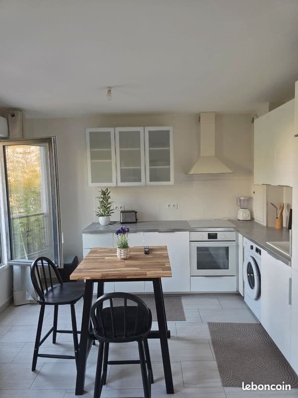 Studio meublé lumineux avec balcon, vue jardin et parking sécurisé – Noisy-le-Grand