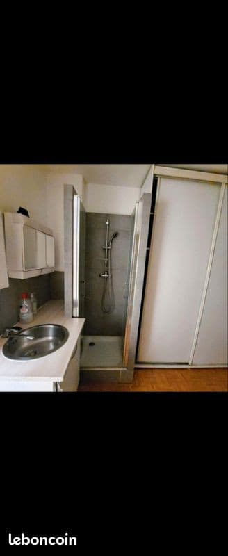 Chambre 12 m2 dispo 30 aout 2025 ideal îscription septembre reservation possible beaucoup de personnes interesses un seul logement