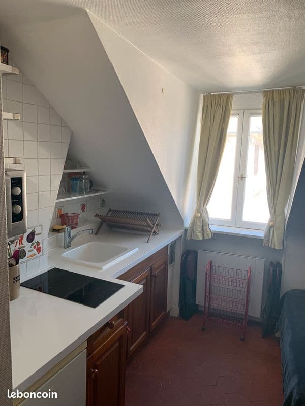Studio meublé — Paris 10e, en face de la Mairie - disponible immédiatement