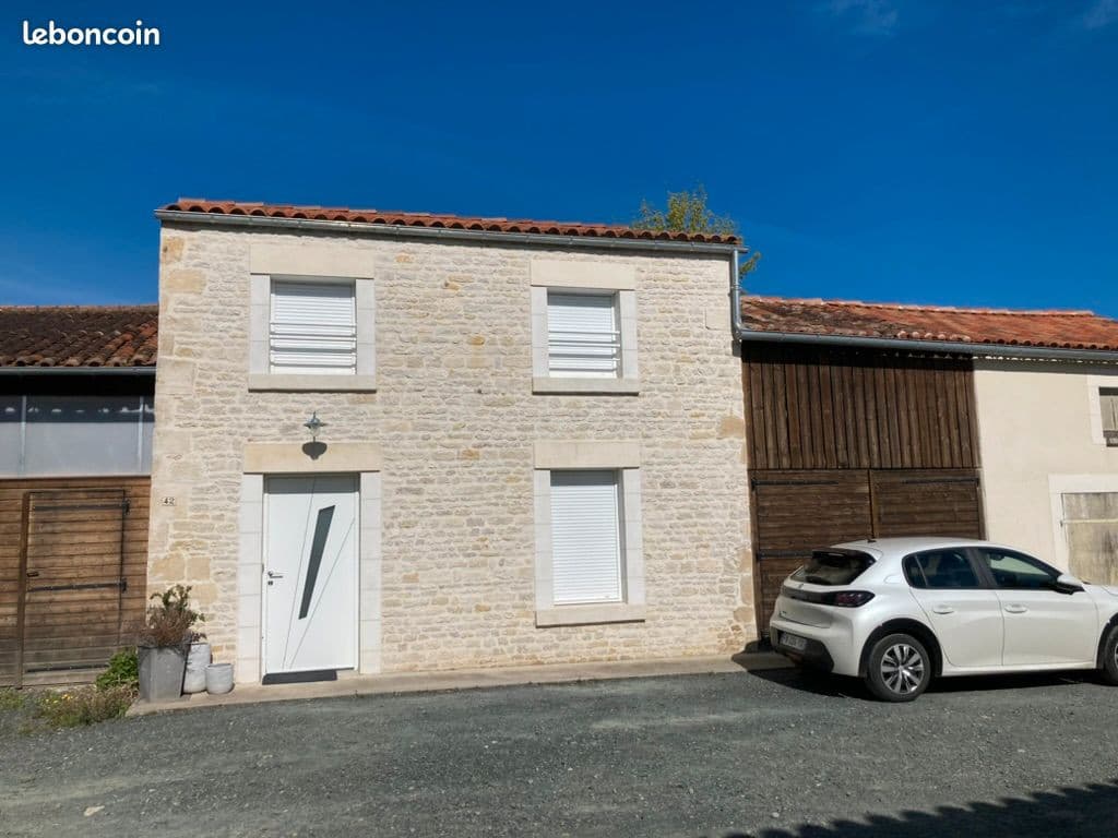 Maison type 4 de 90m2 avec 3 chambres, cuisine équipée et garage fermé, rénovée en 2018,