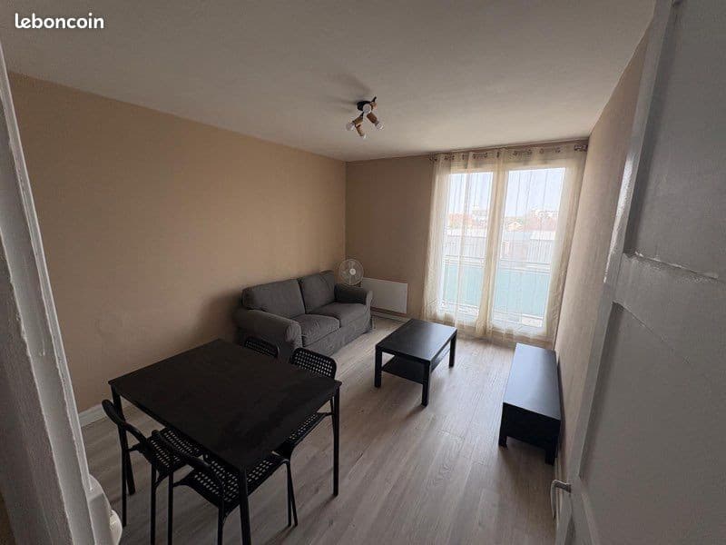 T3 meublé rénové de 54 m² – 2 chambres – Balcon – Parking privé – Secteur Gare