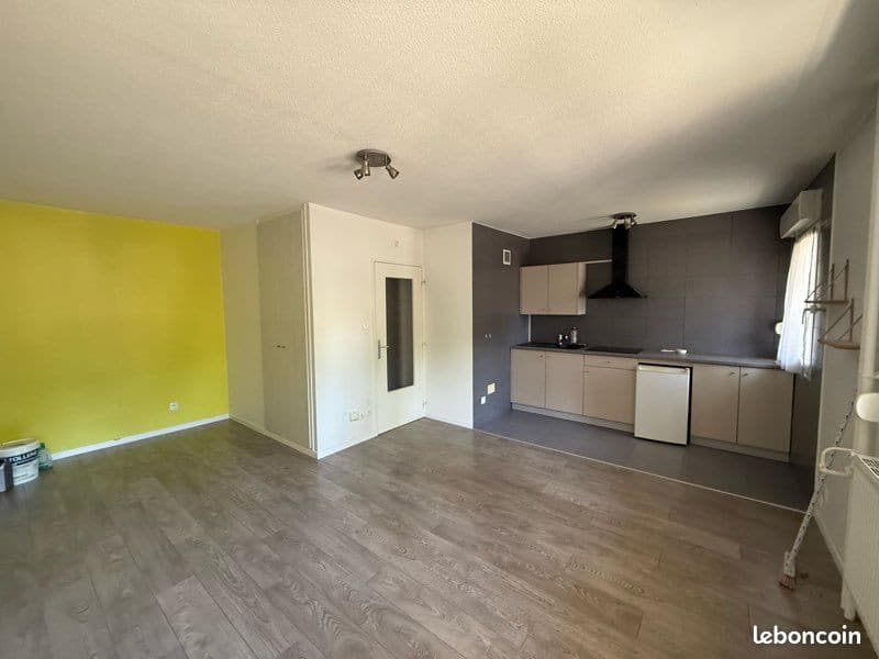 Location studio 31m2 face Bridoux
