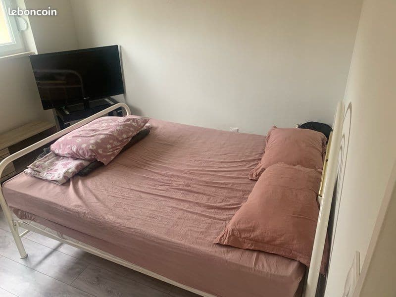 Plusieurs chambres à loyer