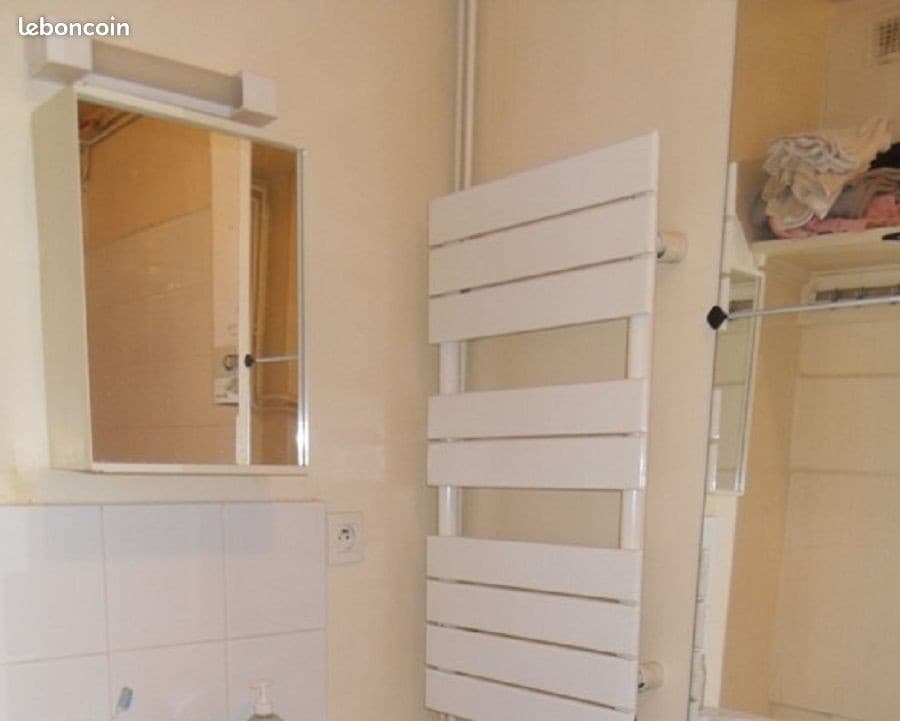 Appartement calme, double vitrage, chauffage et eau chaude collectif