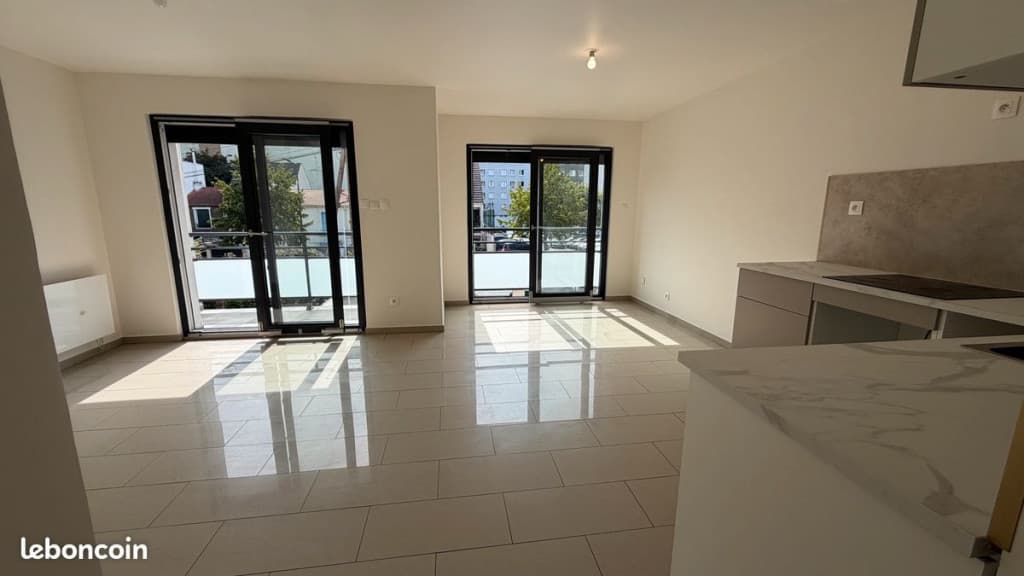 T3 67 m² - Balcon - Métro L11 à 2 min - Résidence récente