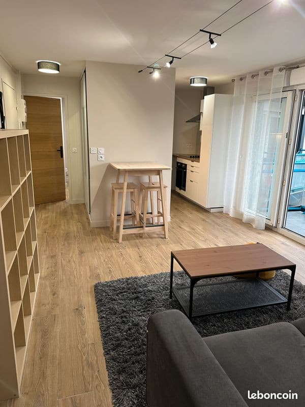 À louer – Beau meublé avec balcon et parking à deux pas du CHU Pellegrin