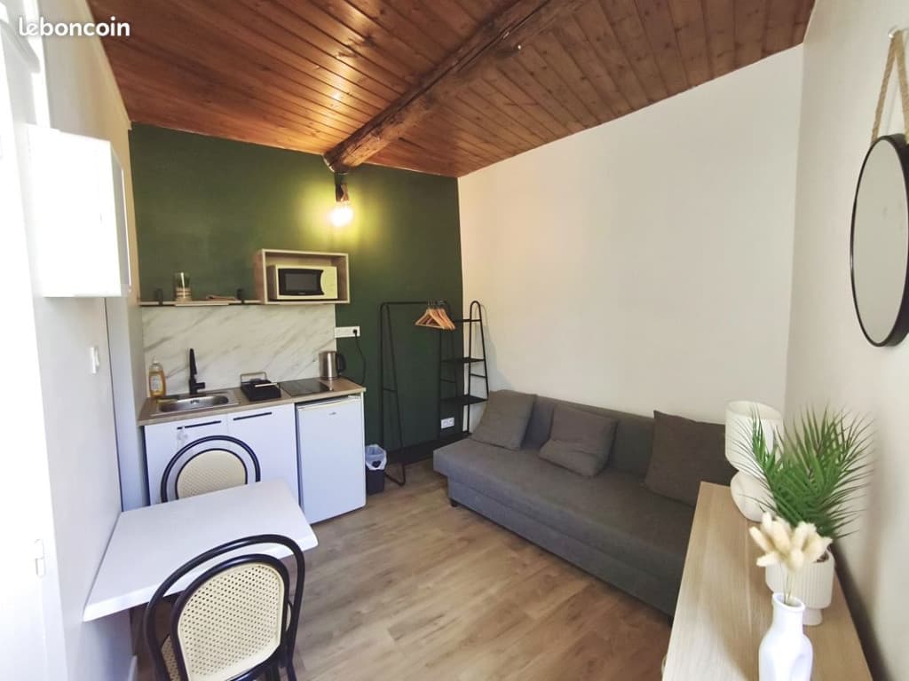 Studio meublé refait à neuf – Hyper centre d'Avignon – 2 minutes Place Pie – 12 m²