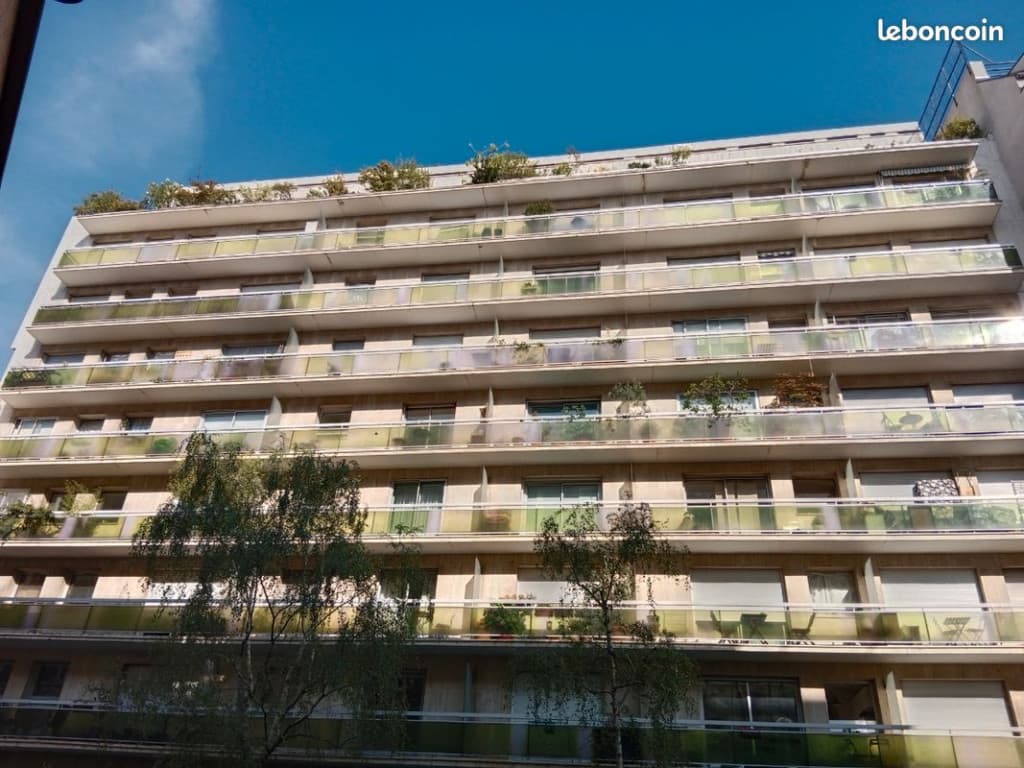 Location studio 30 M2 balcon 7m2 - 3 étage ascenseur