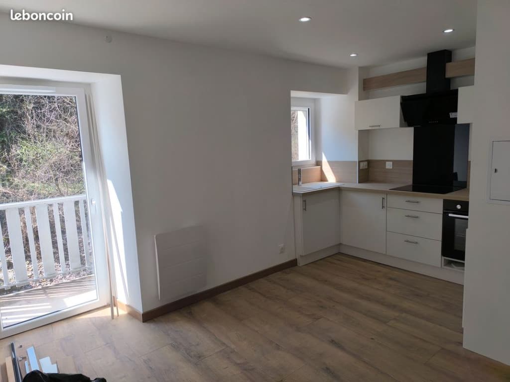 Appartement T3 rénové avec garage, parking et balcon à Davézieux
