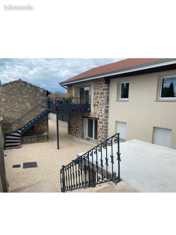 A louer - Maison de village T4 de 100m2 avec terasse, garage, climatisation et cave
