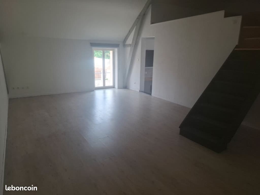 F2+mezzanine+terrasse la grande paroisse 58m2