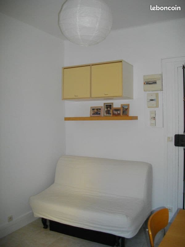 Location studio 12 m2 aux Buttes Chaumont à Paris