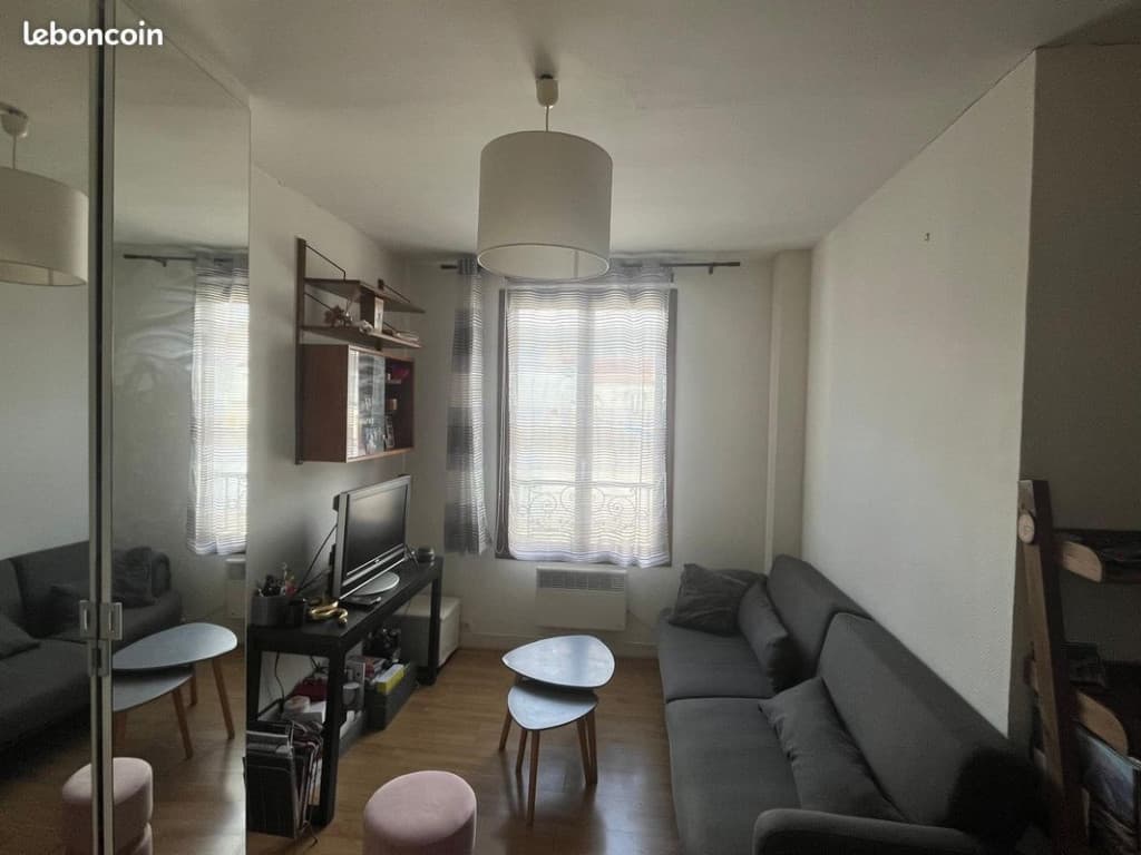 Location temporaire 3 mois max à Paris (métro Stalingrad) 680 euros/mois