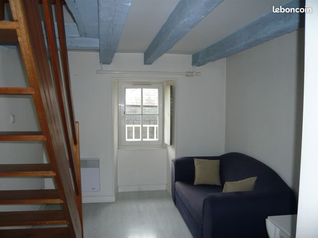 Loue Poitiers rues pietonnes T2 duplex 18m 350 eu 1/09