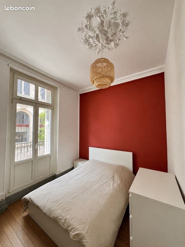 Appartement T3 meublé rénové avec balcons – Place de la Mairie, Poitiers