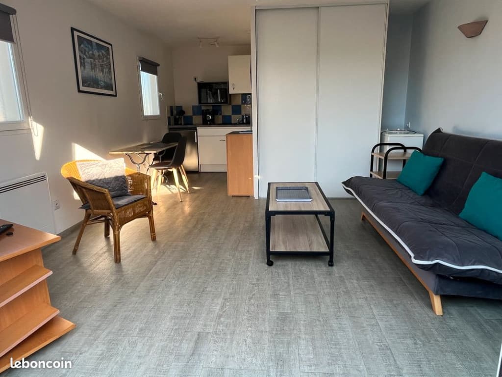 Studio meublé toutes charges comprises et parking