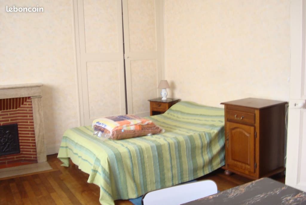 Loue chambre meublée pour étudiant (e) chez habitant