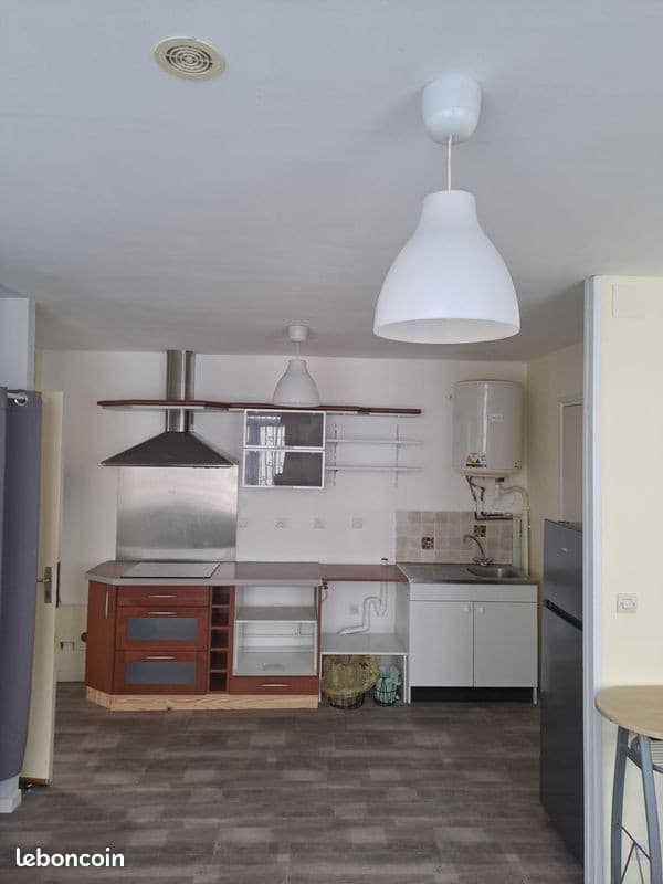 Studio au 1eme étage