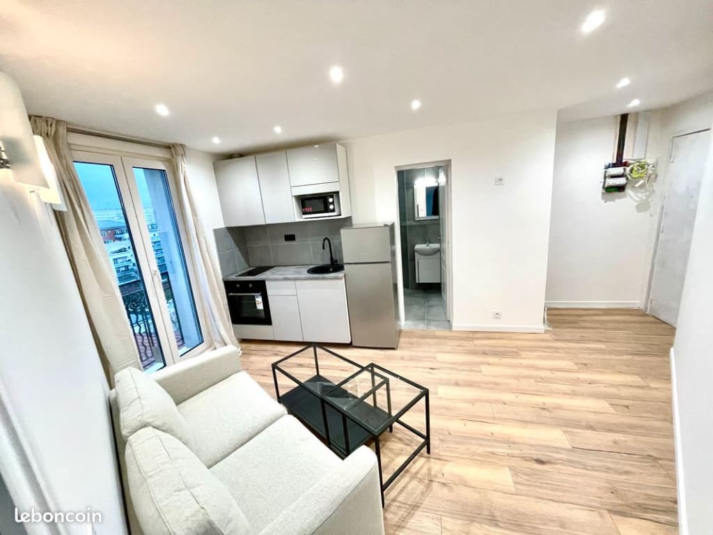 Superbe 2 pièces meublé de 30 m² – Dernier étage – Entièrement rénové