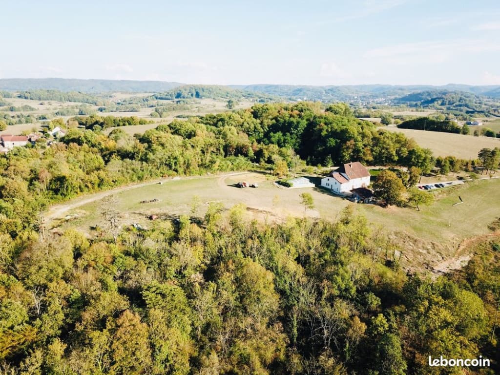 Studio Velux meublé à louer – La Ferme de Montard