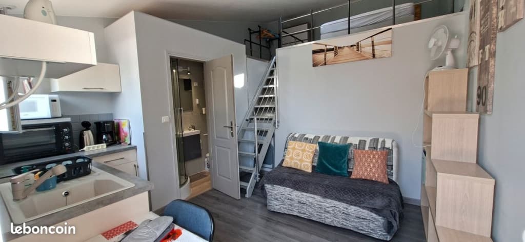Appartement « pour étudiant(e) » meublé/équipé 25m2 terrasse 21m2 proche La Rochelle