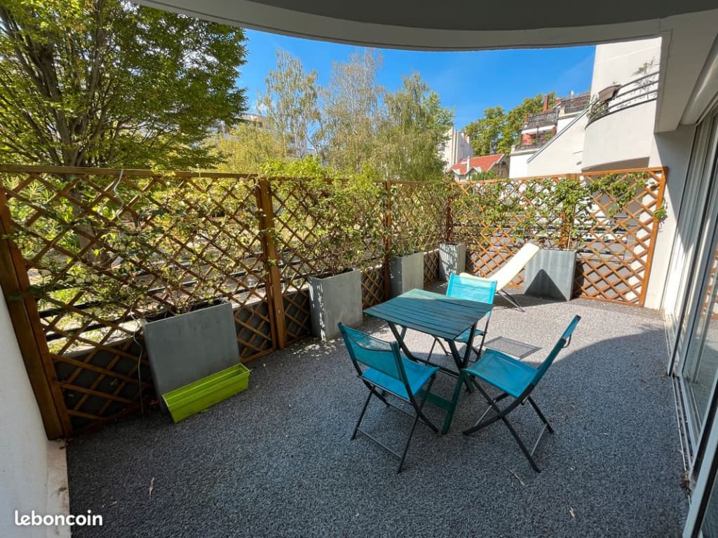 Lyon confluence - a louer t2 45m2 avec terrasse