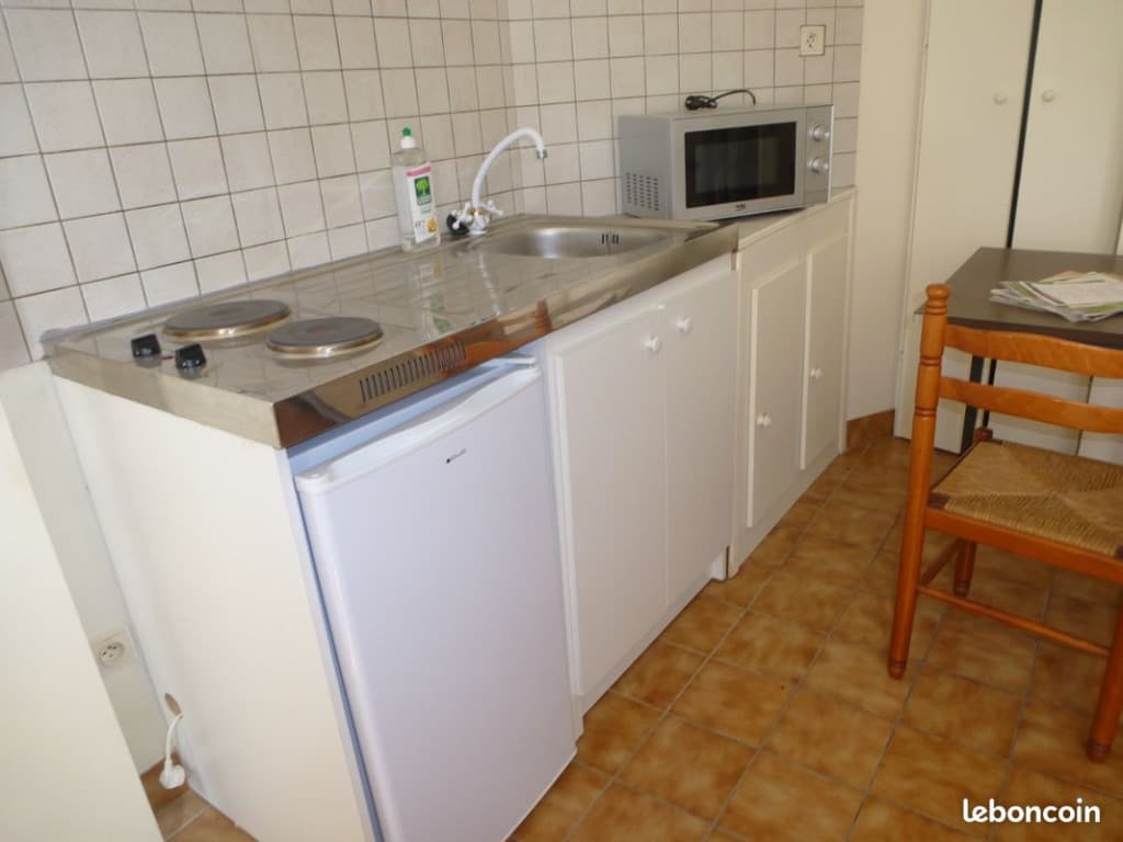 Studio 14 m2 rue de solférino près de l'hopital et gares routières et sncf