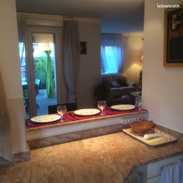 Propose à NIORT belle chambre avec sa salle de bains et wc