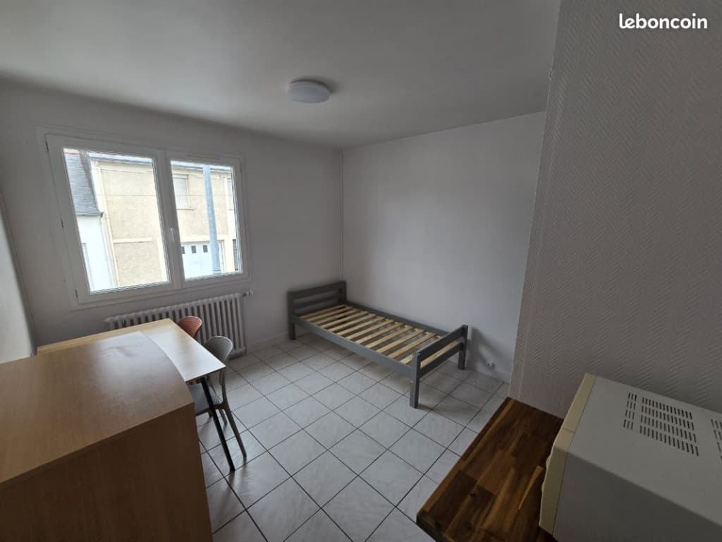 Chambre étudiante meublée 13m² proche Gare & Lycée – TOUT COMPRIS
