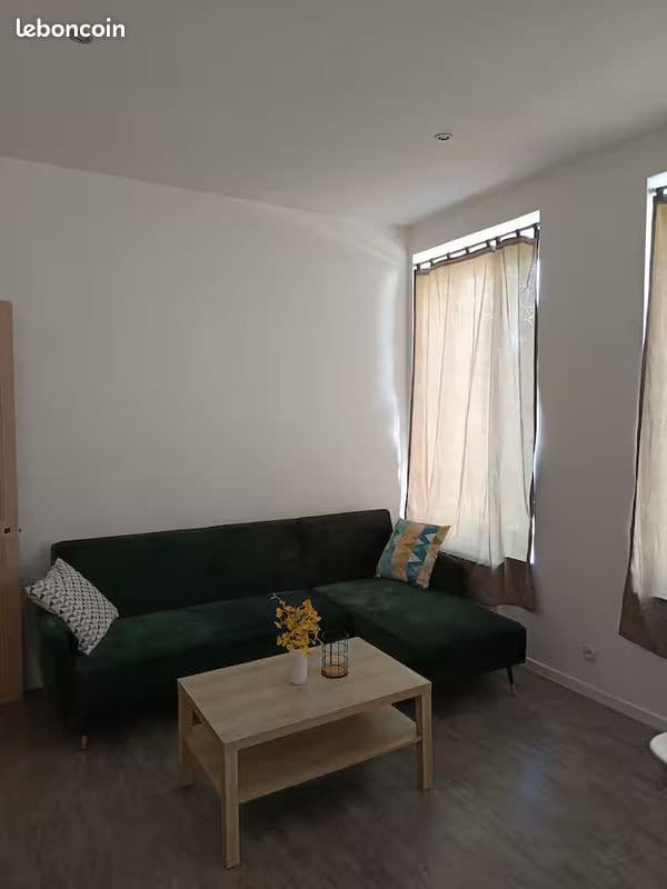 Appartement premier étage Lumineux plein centre