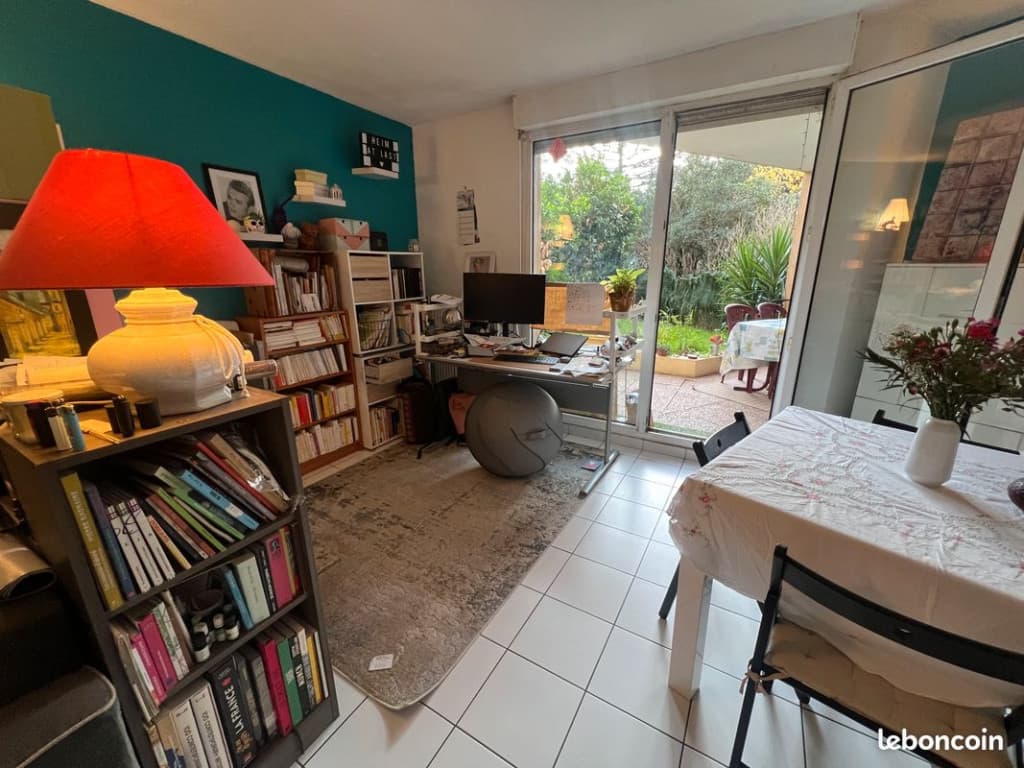 T2 meublé 50m² avec terrasse-jardin 18m² - Lyon 8e - dispo sept. à déc