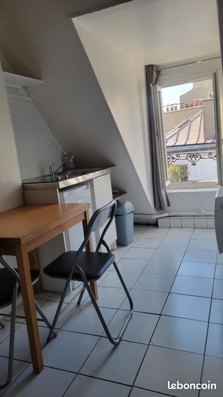 Studette Paris 18e