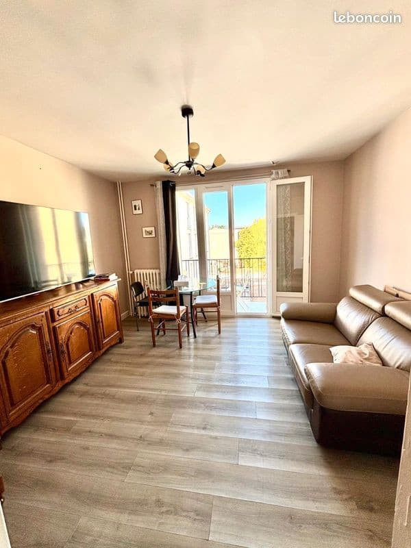 Location appartement T3 pour théâtre de rue d'Aurillac du 16/08/2026 au soir au au 23/08/2026