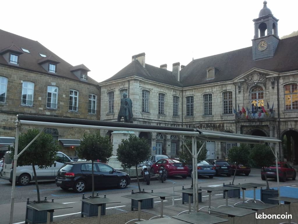 Duplex meublé place centrale