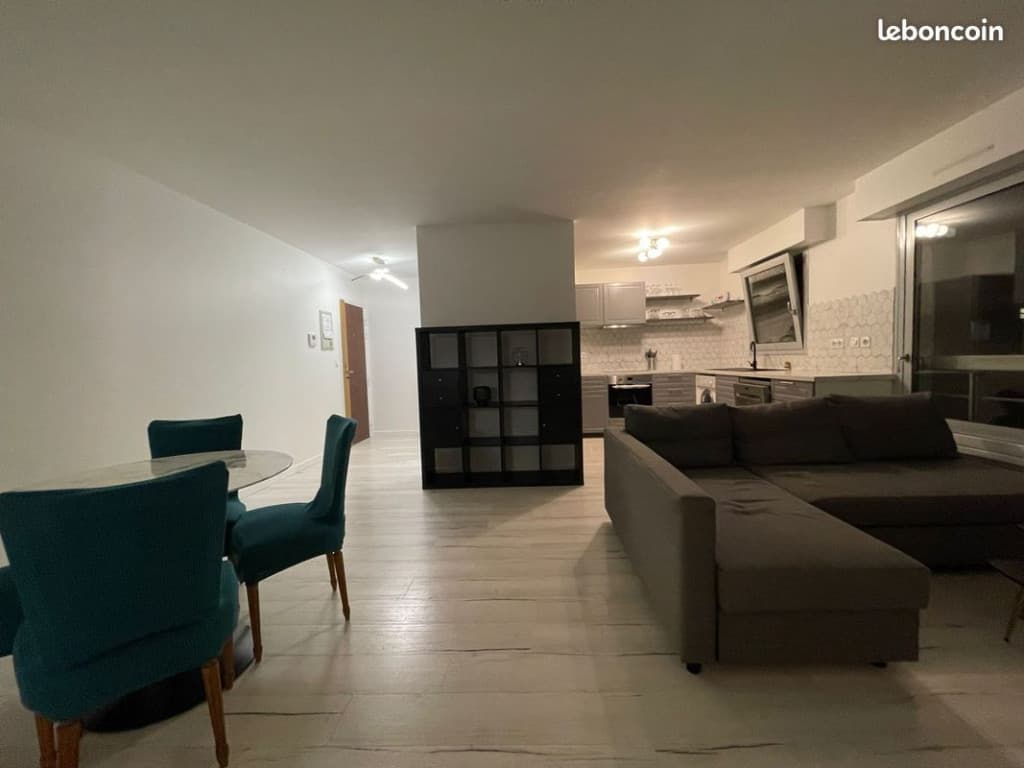 Appartement 49m² Bécon + Parking (1520+80) Disponible au 1er Septembre. Propre, calme, super voisinage, accès Ligne L