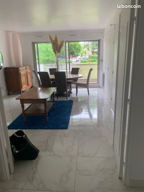 Appartement 3 pièces avec grande terrasse 1450 libre de suite