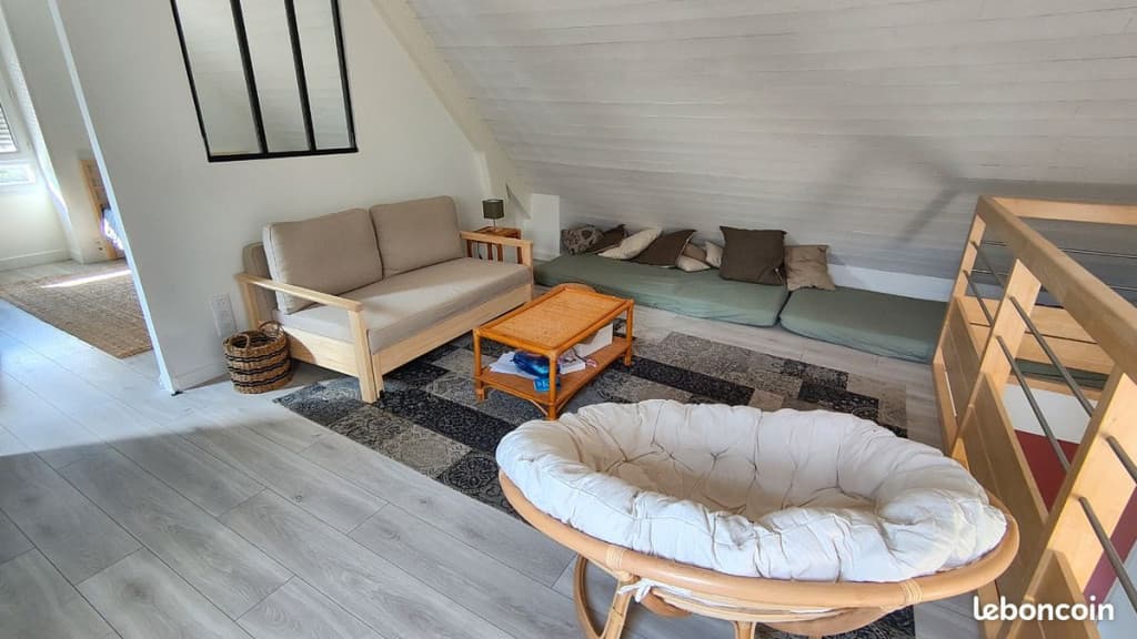Maison T3 meublée avec mezzanine – 1 050 /mois CC – Bail étudiant 9 mois
