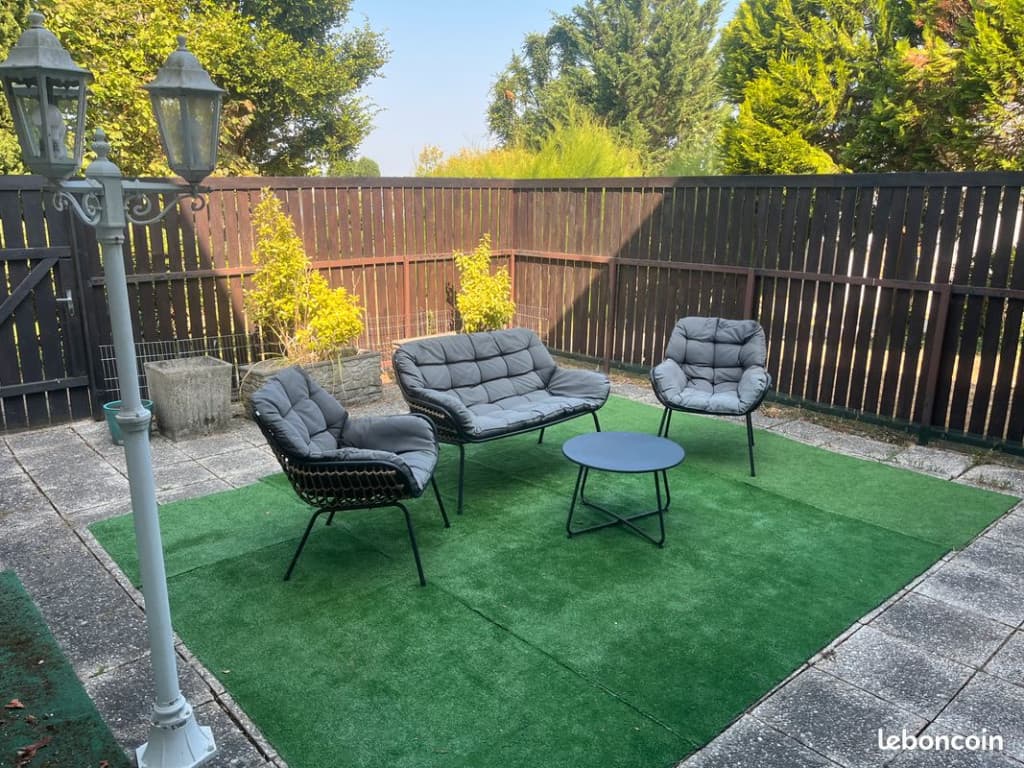 Grand studio à louer à Champs sur Marne avec terrasse et coin nuit