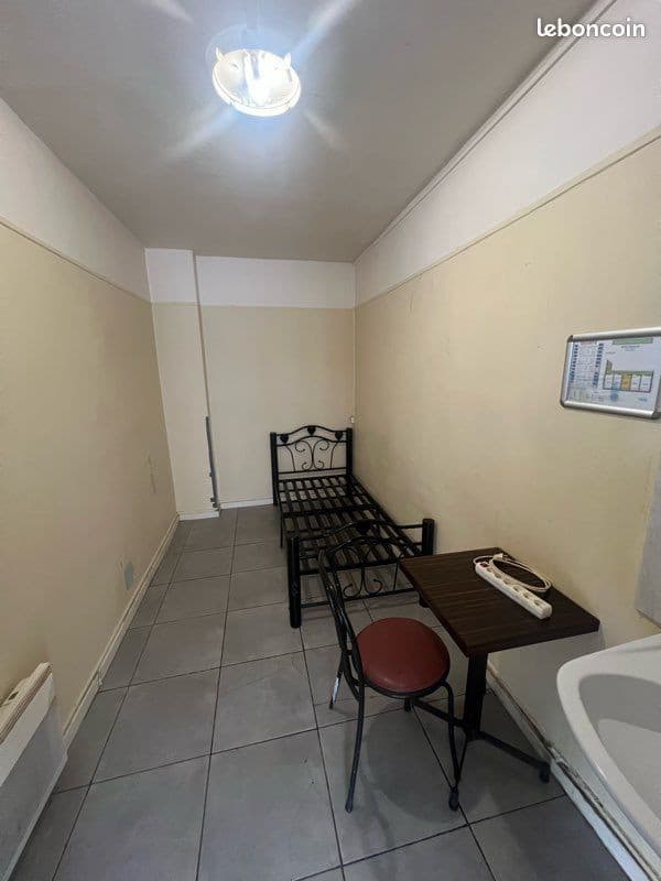Chambre à louer au mois