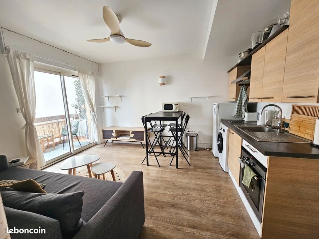 Appartement 2 pièces meublé 30 m² ( Balcon 9 m2 + Cave) - Ivry sur seine - Libre au 29 juillet